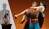 Sideshow Collectibles Superman and Lois Lane Diorama Statue