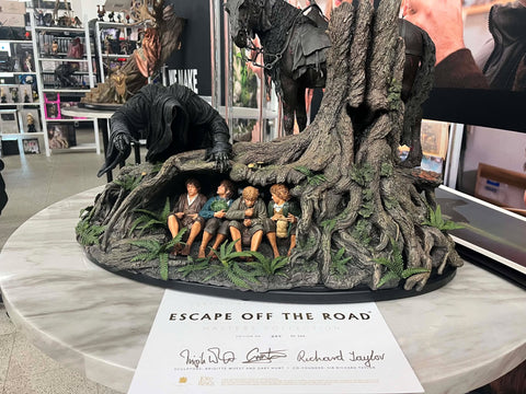 Weta Workshop Lord of the Rings: Masters Collection: Escape Off The Road 1/6 Scale Statue