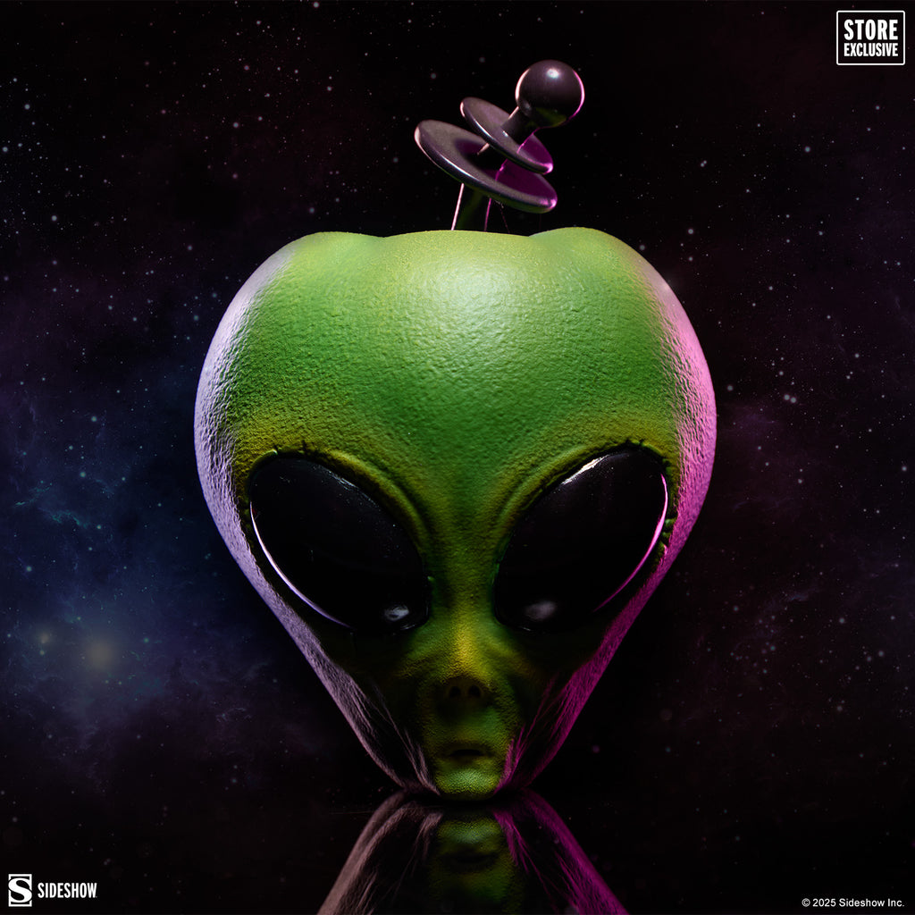 PRE-ORDER: Sideshow Collectibles Alien Apple (Green Variant) Retail Ex