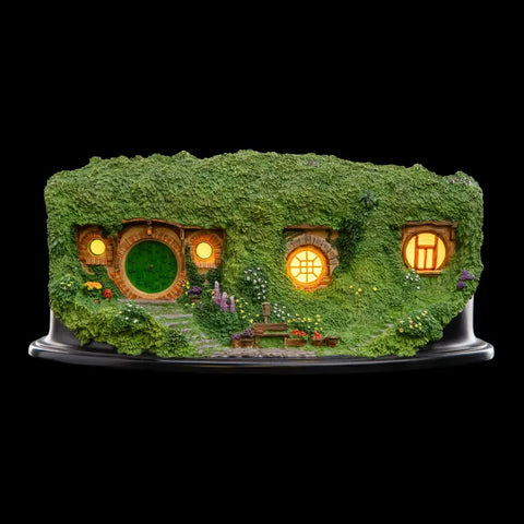 PRE-ORDER: Weta Workshop The Lord of the Rings: Bag End - Illuminated Edition Environment Statue