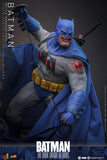 PRE - ORDER: Hot Toys DC Comics Batman: The Dark Knight Returns: Batman (Battle Damaged Version) Sixth Scale Figure - collectorzown