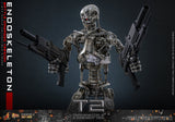 PRE - ORDER: Hot Toys Terminator 2: Judgment Day T - 800 Endoskeleton (Battle Damaged Version) Sixth Scale Figure - collectorzown