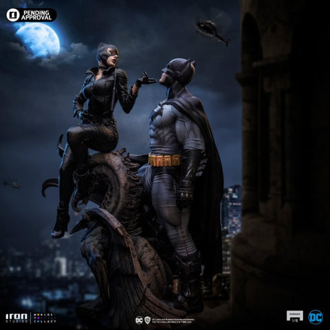 PRE-ORDER: Iron Studios DC Comics Batman and Catwoman Art Scale 1/6 Diorama - collectorzown