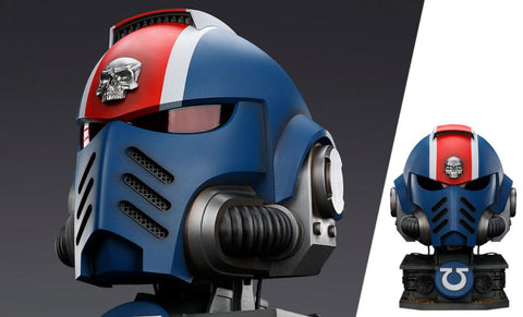 PRE - ORDER: Joytoy Warhammer 40K Ultramarines Lieutenant Titus MKX Helmet & Display Stand Prop Replica - collectorzown