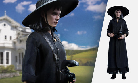PRE-ORDER: Sideshow Collectibles Beetlejuice: Lydia Deetz Sixth Scale PRE-ORDER: Sideshow Collectibles Beetlejuice: Lydia Deetz Sixth Scale