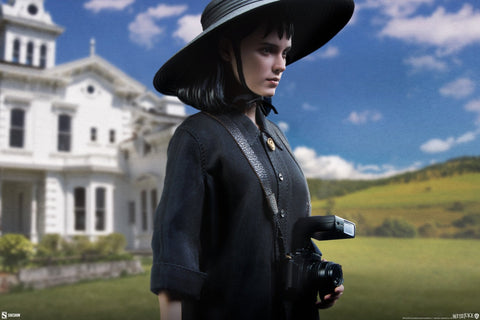 PRE-ORDER: Sideshow Collectibles Beetlejuice: Lydia Deetz Sixth Scale PRE-ORDER: Sideshow Collectibles Beetlejuice: Lydia Deetz Sixth Scale