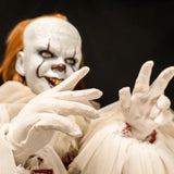 PRE - ORDER: Trick Or Treat Studios IT - Pennywise Premium Scale Statue - collectorzown