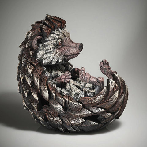 Enesco: Enesco Edge Sculpture Hedgehog Statue - collectorzown