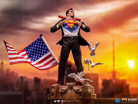 Iron Studios DC Comics Clark Kent Superman Deluxe Art Scale 1/10 Scale Statue - collectorzown