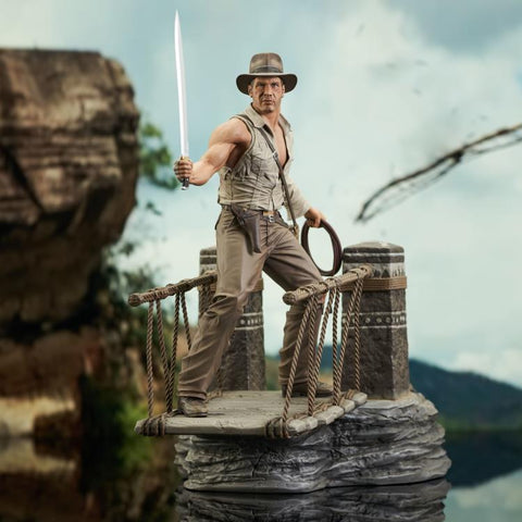 PRE-ORDER: Diamond Select Indiana Jones and the Temple of Doom Gallery Indiana Jones Deluxe Figure Diorama - collectorzown