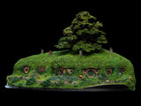 Weta Workshop The Lord of the Rings Bag End on the Hill Limited Edition Diorama - collectorzown