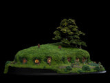 Weta Workshop The Lord of the Rings Bag End on the Hill Limited Edition Diorama - collectorzown